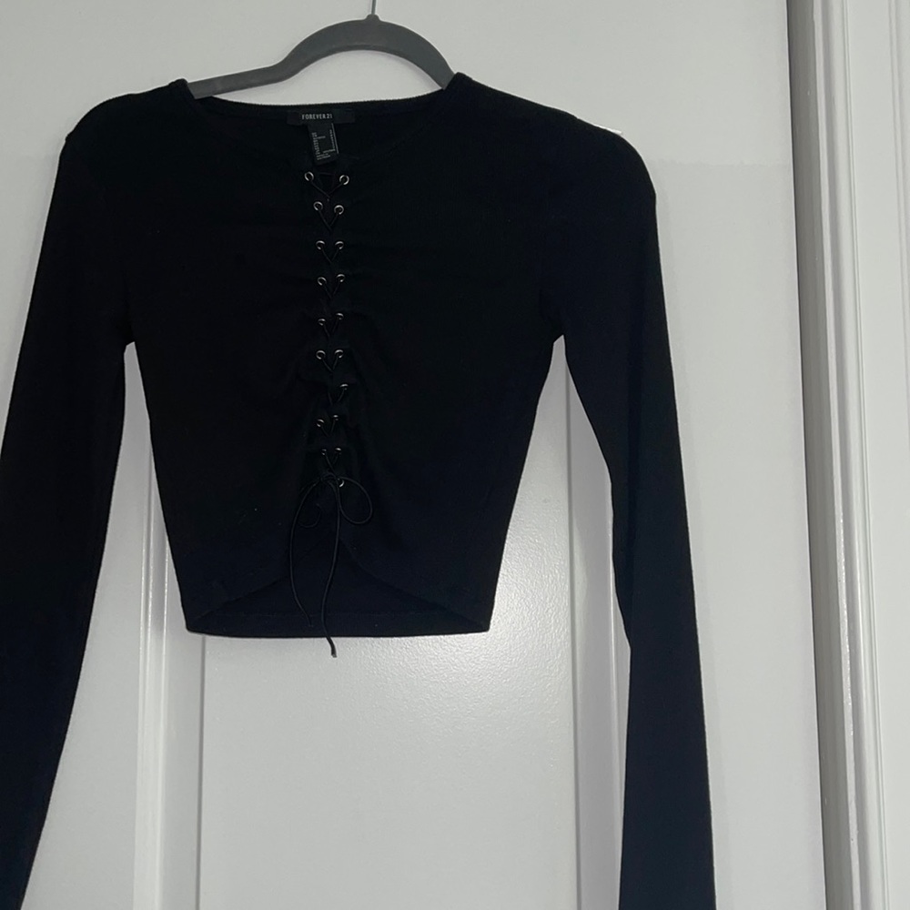 Black front lace up long sleeves crop top
